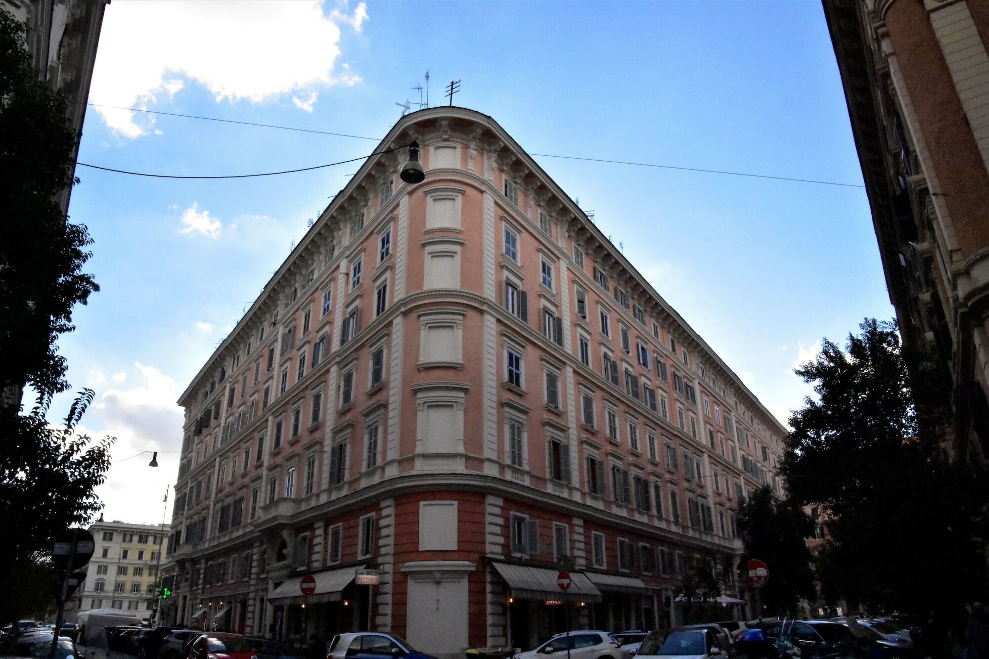 Le Downtown